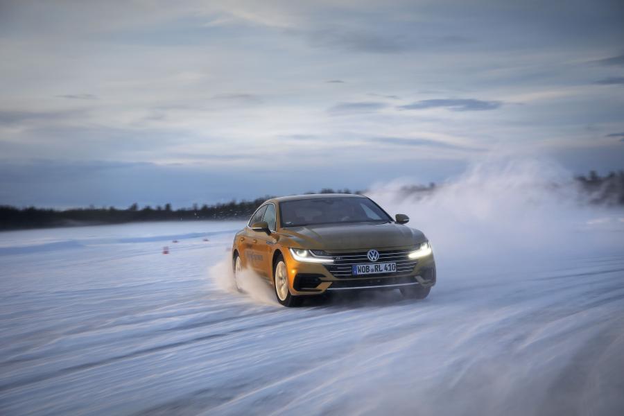  Volkswagen Arteon 4Motion R-Line 2017 года  (WW) (фото 26 из 30)